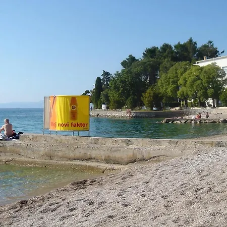 Family Friendly With A Swimming Pool Sveti Anton, Krk - 5291 Daire Malinska